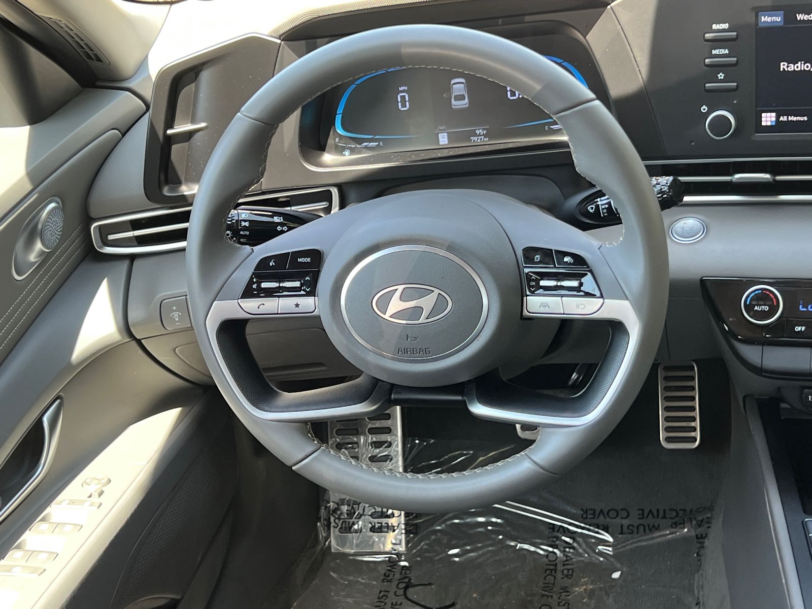 Used 2025 Red Hyundai SEL Sport image 24