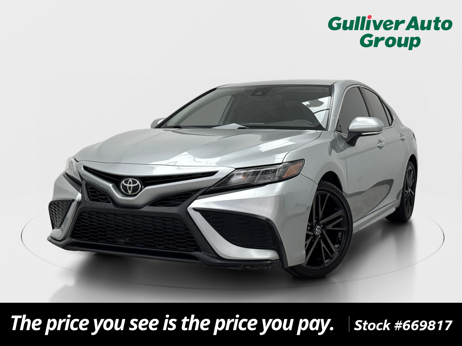 2022 Toyota Camry SE's photo