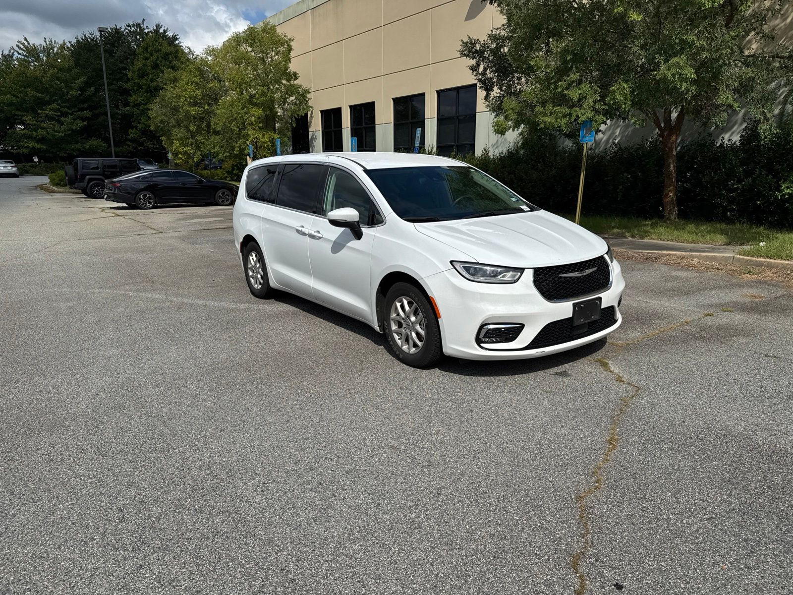 Used 2023 White Chrysler Touring L image 6