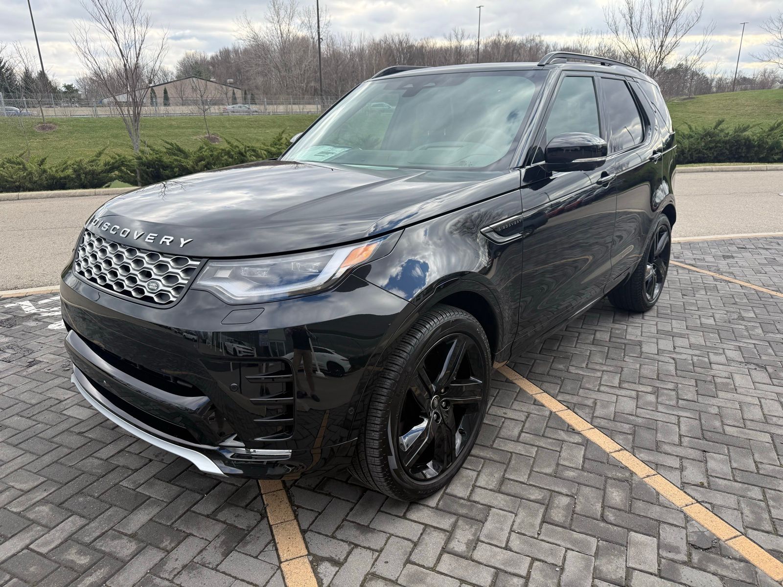 2025 Land Rover Discovery P360 Metropolitan AWD