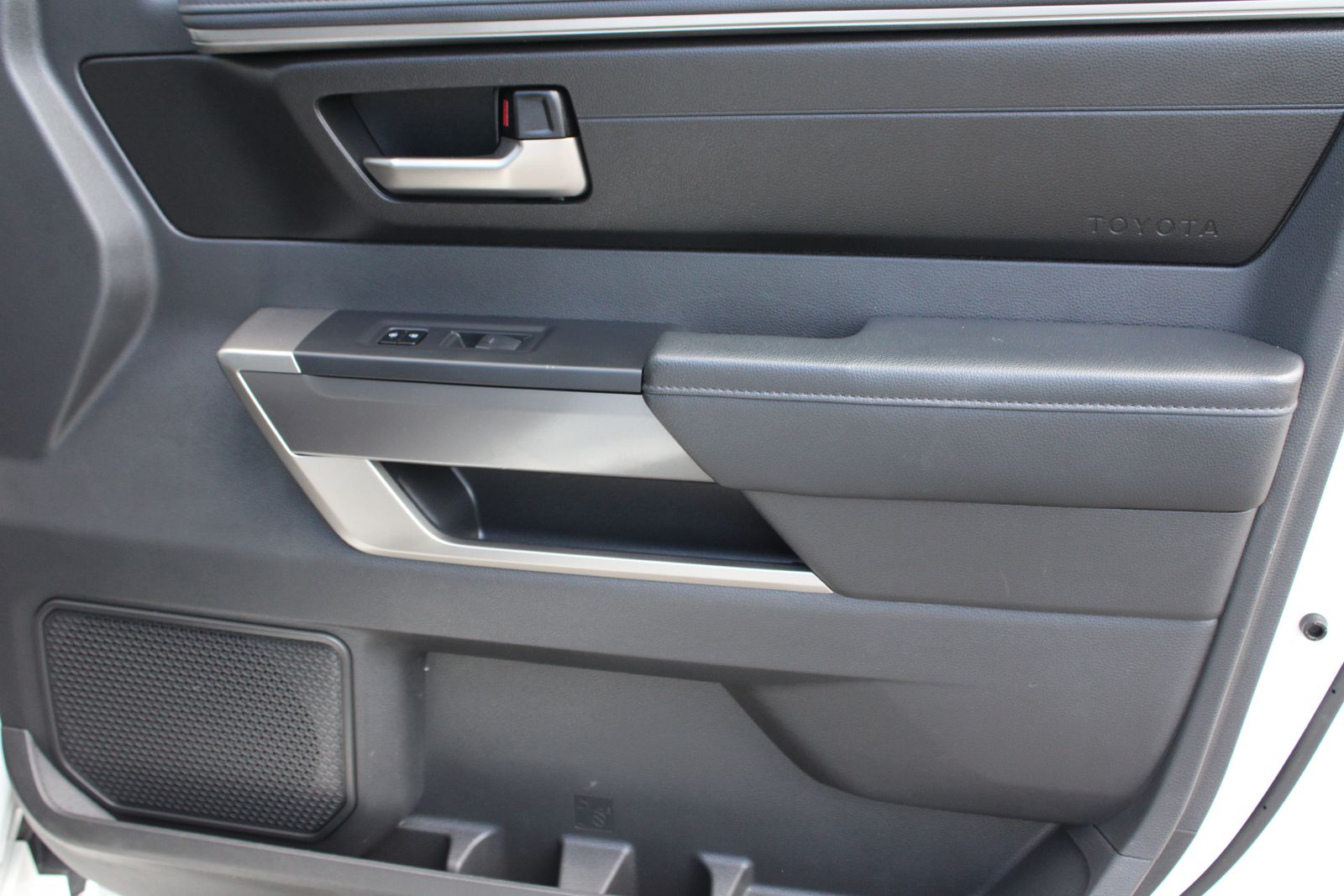 Used 2025 White Toyota SR5 image 22
