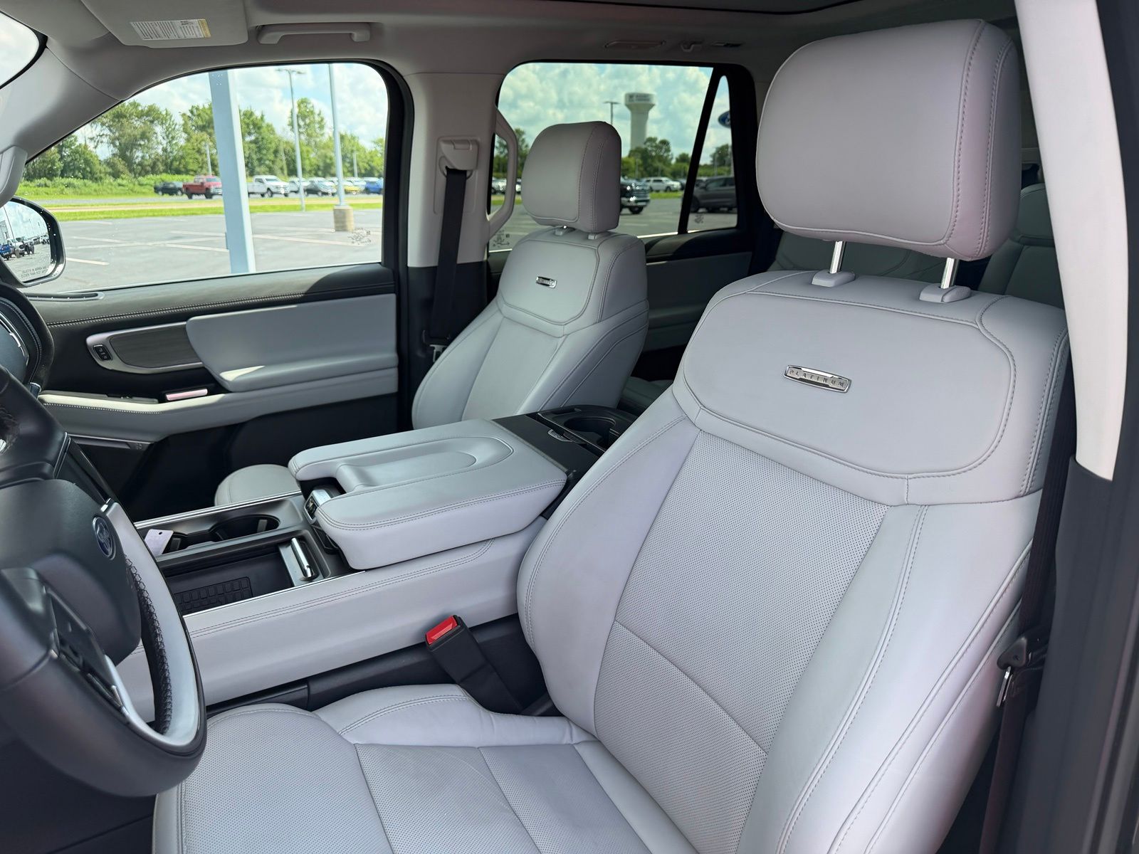 2025 Ford Expedition image 13