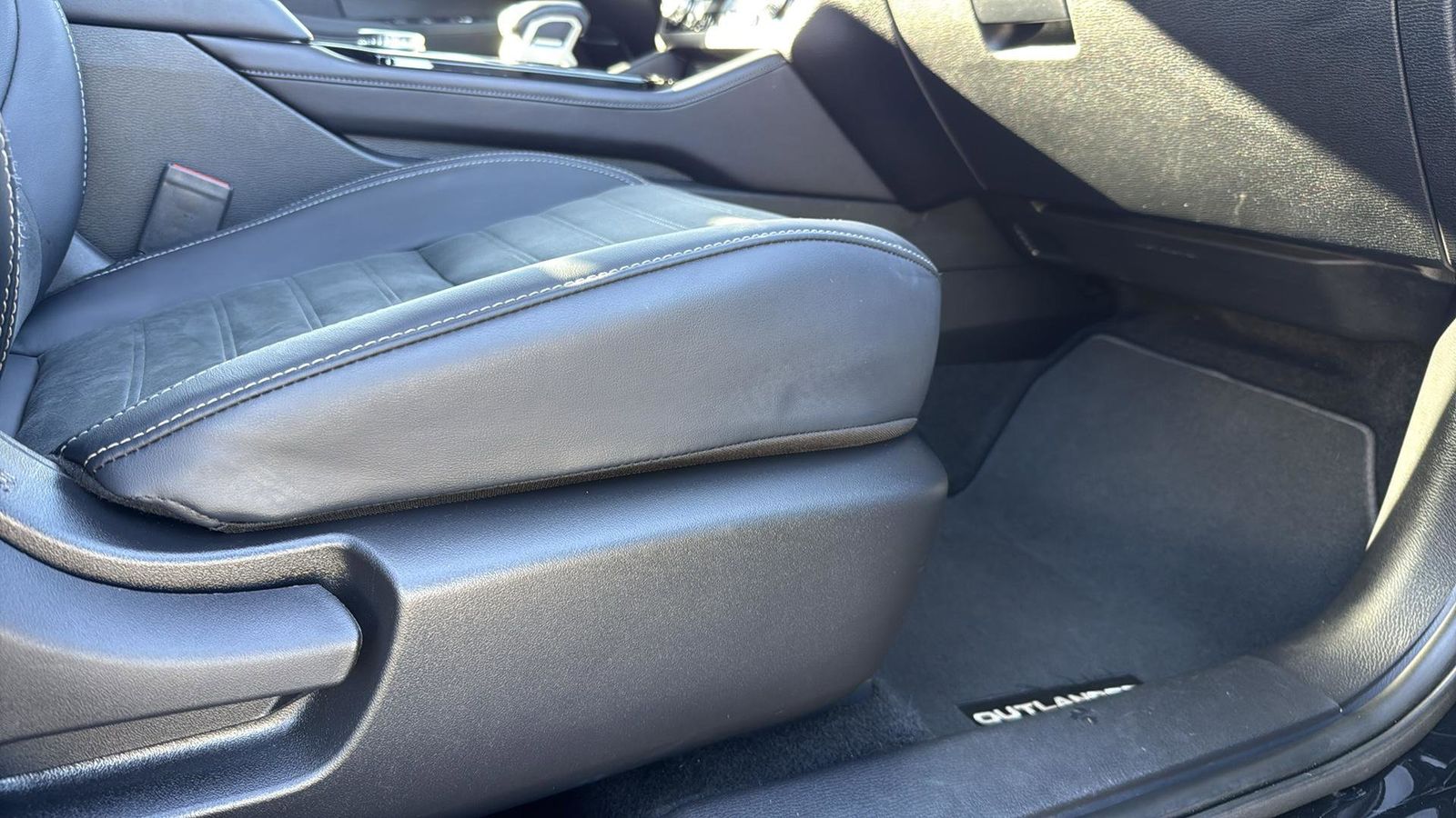 Used Car 2025 Mitsubishi Outlander  Se For Sale Under $30,000 In Austin, Texas