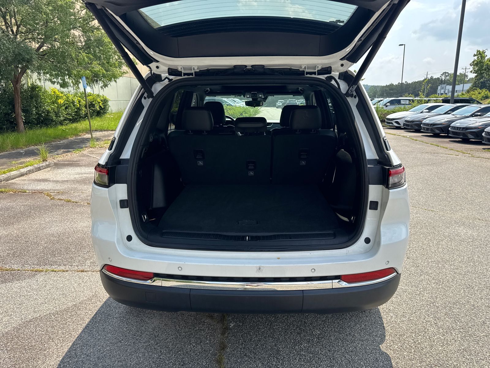 Used 2024 White Jeep 4xe image 18