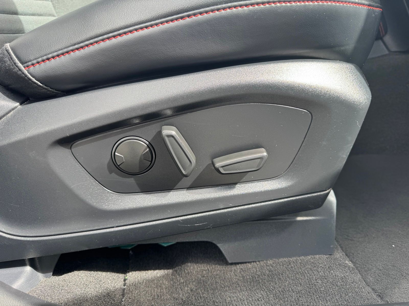 Used 2025 Ford Explorer SUV