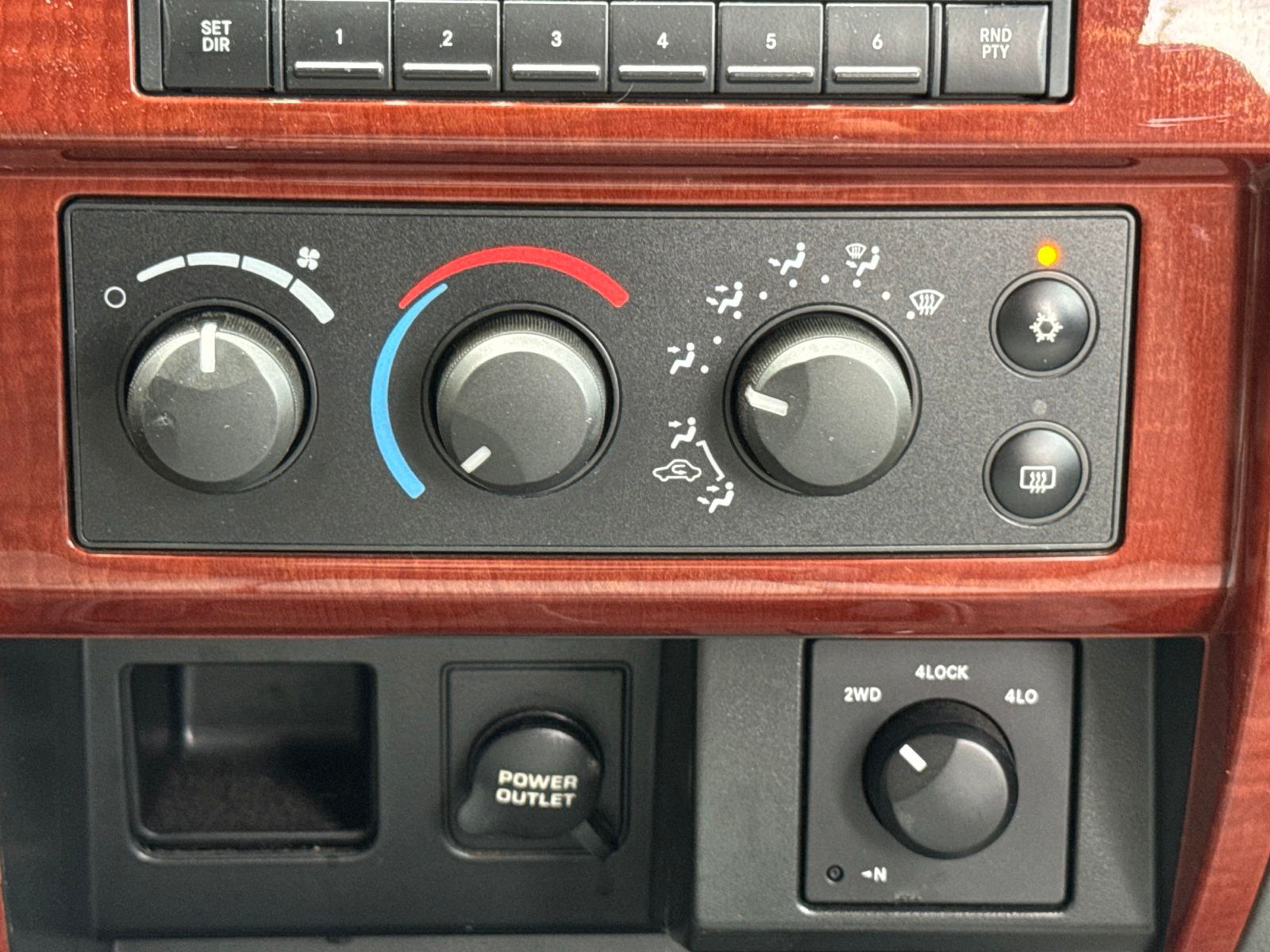Used 2005 Blue Dodge SLT image 12