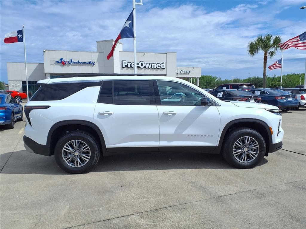 2026 Chevrolet Traverse LT - 3