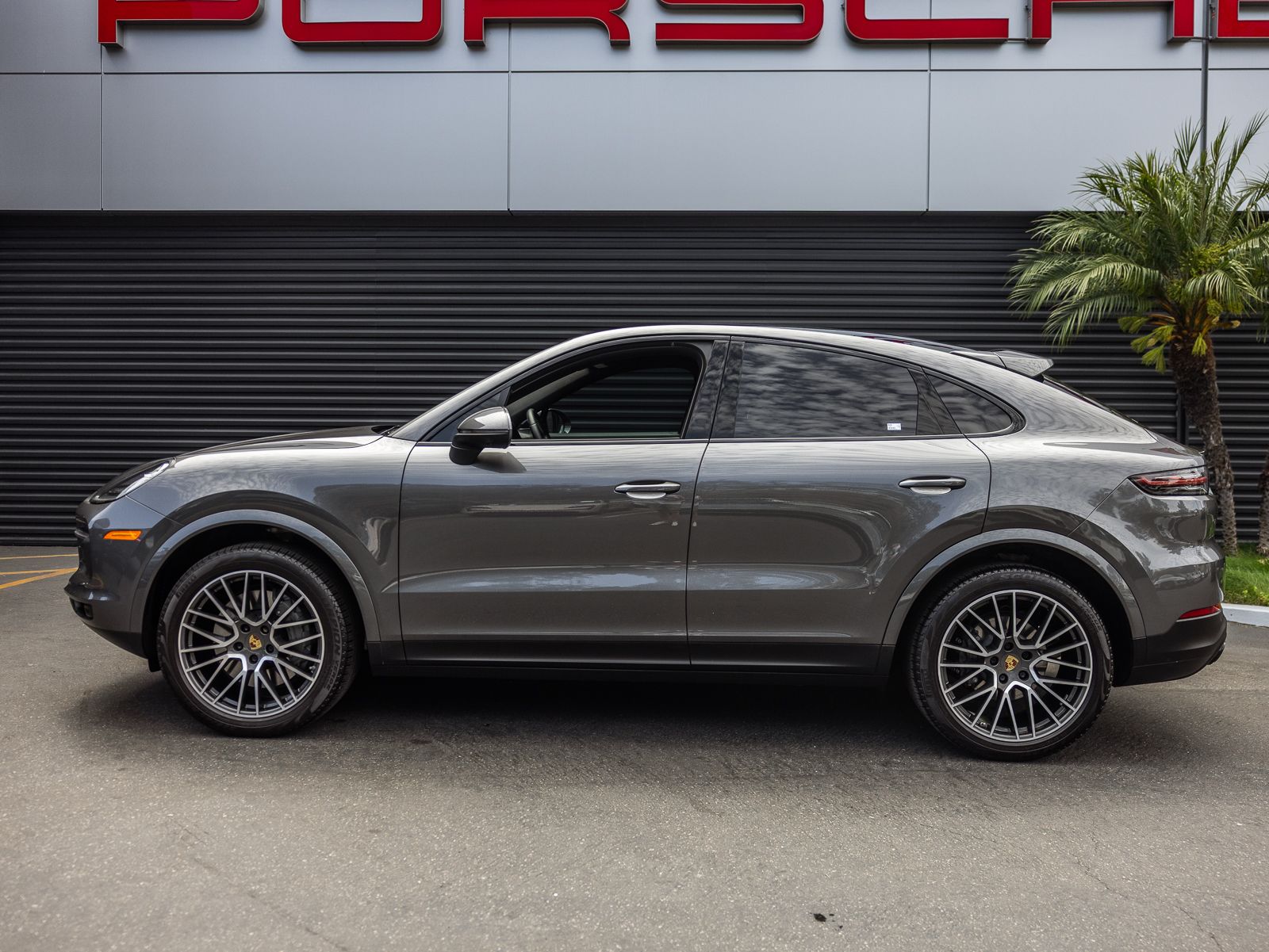 2021 Porsche Cayenne S's photo