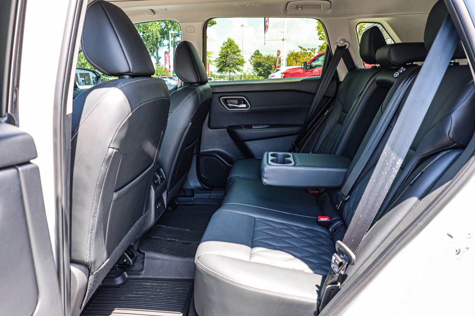 2025 Nissan Rogue Platinum photo 11