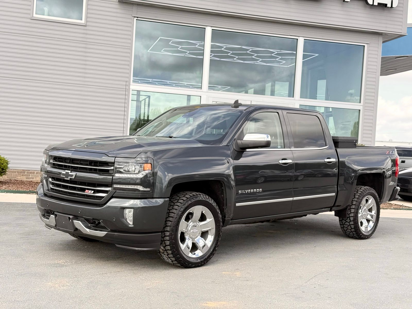 View vehicle photo 7