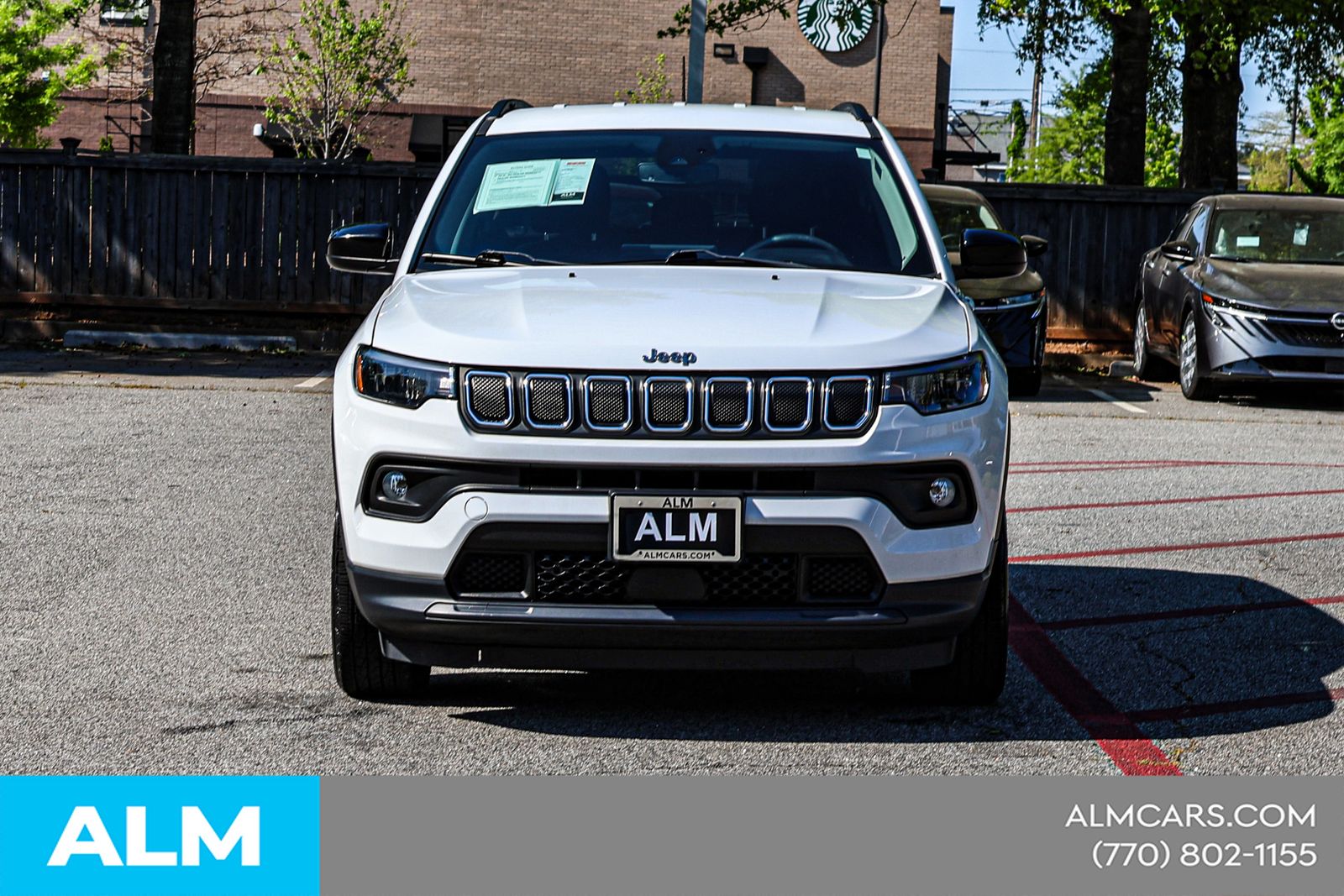 Used 2022 White Jeep Latitude image 12