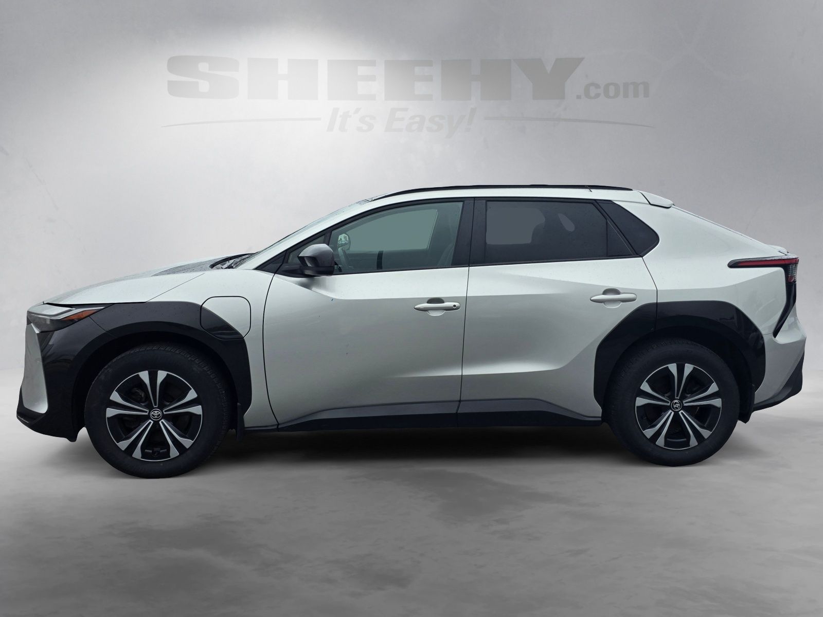 Used 2025 Silver Toyota XLE image 4