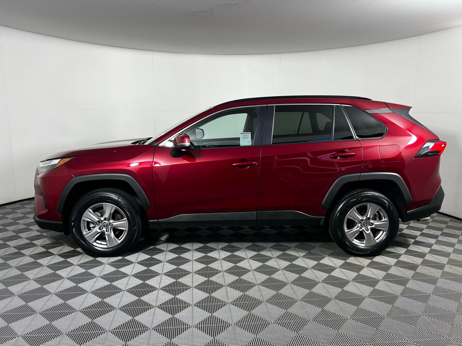 2023 Toyota RAV4 XLE 8
