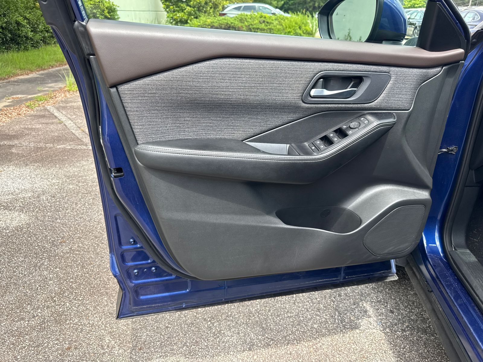 Used 2023 Blue Nissan SV image 10