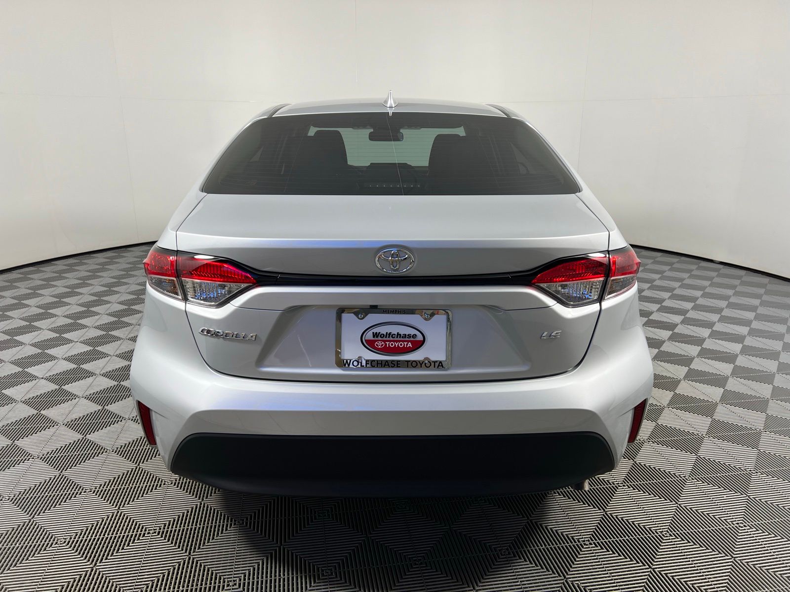View vehicle photo 6