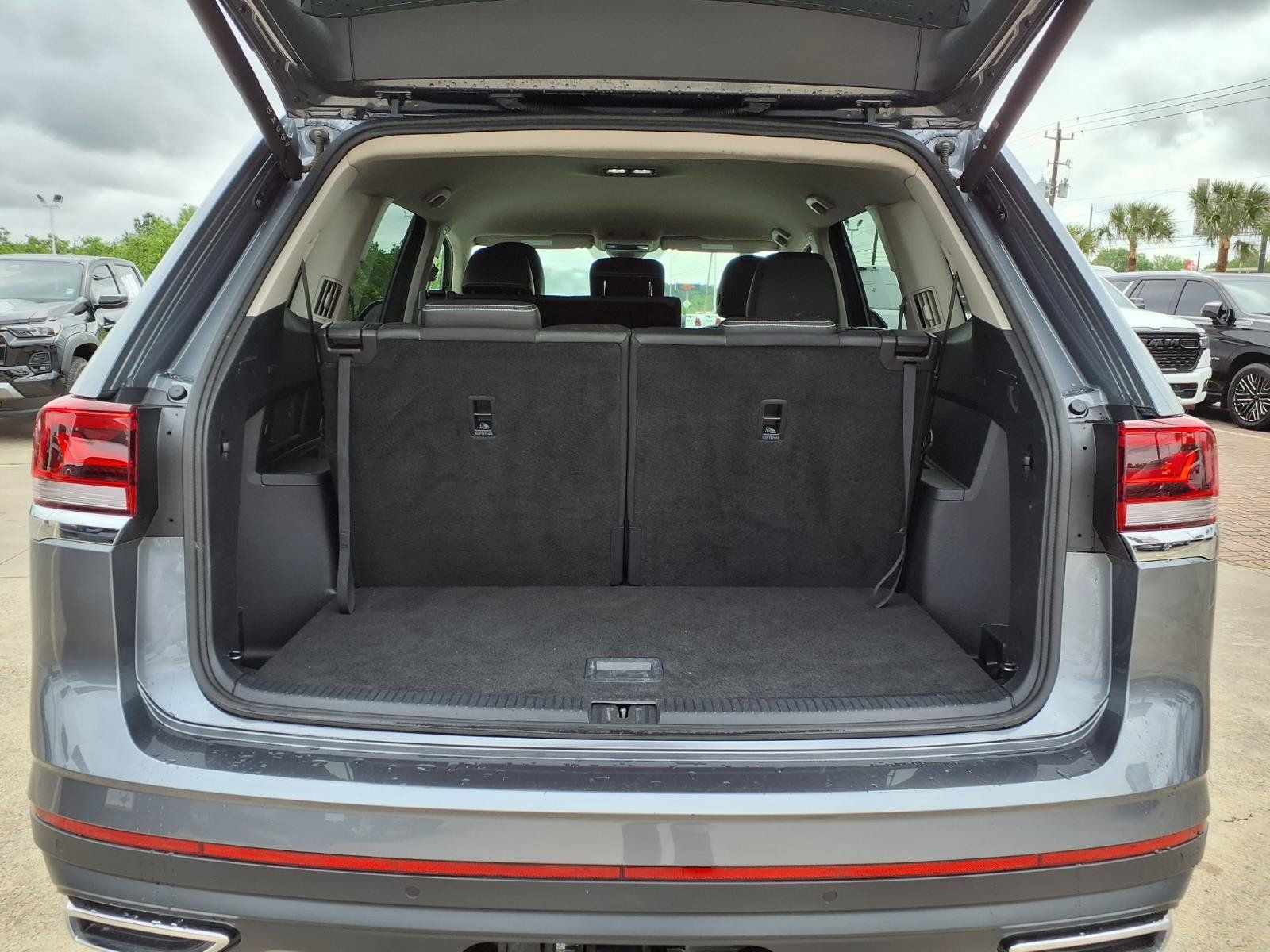 2025 Volkswagen Atlas 2.0T SE w/Technology - 6
