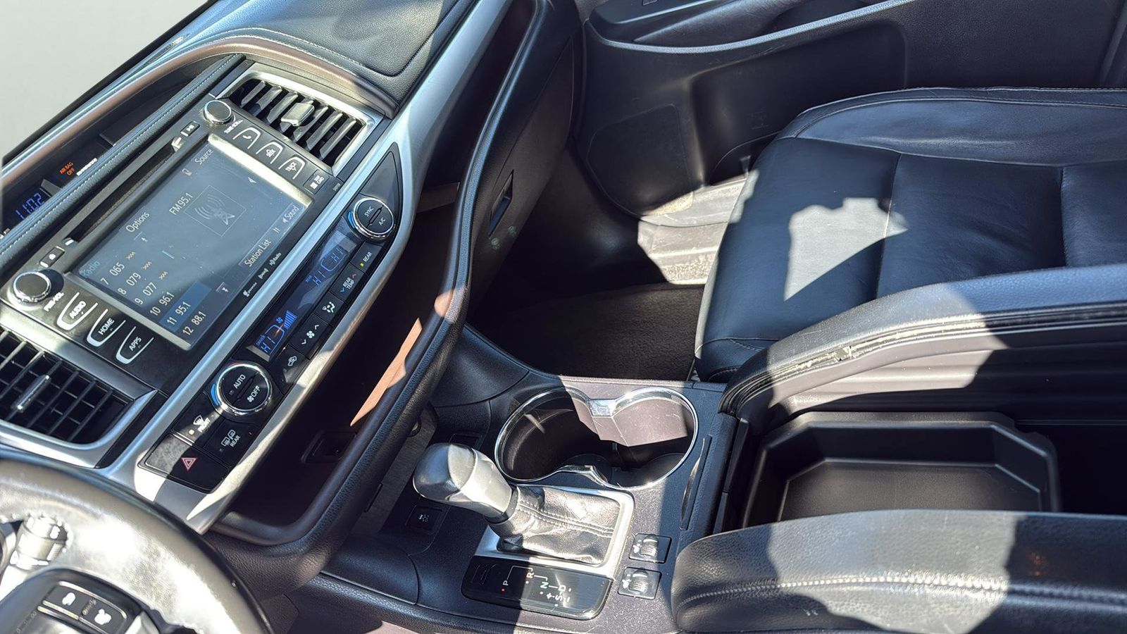 Used Car 2016 Toyota Highlander  Xle V6 For Sale Under $20,000 In Austin, Texas