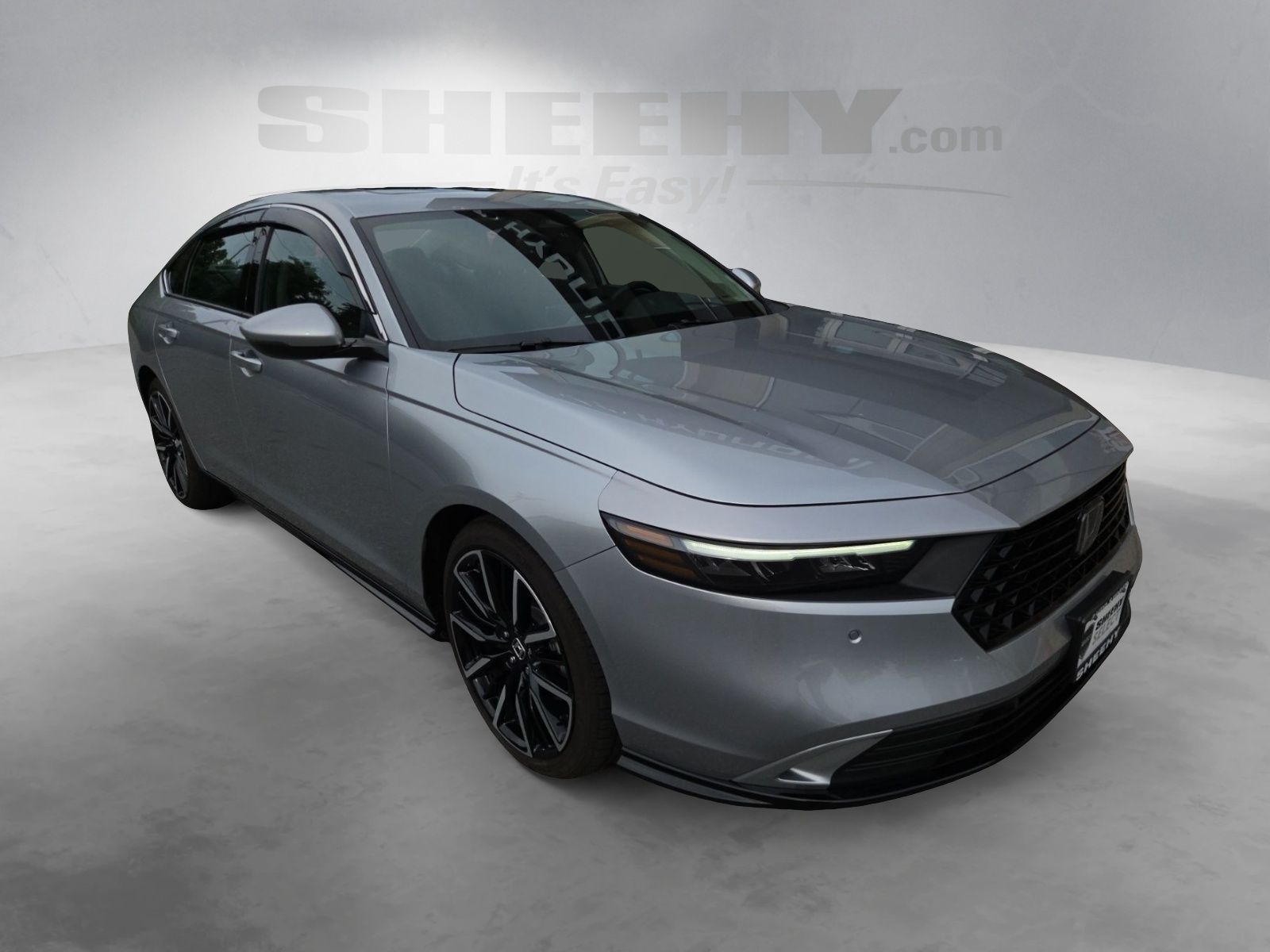 Used 2024  Honda Touring image 2