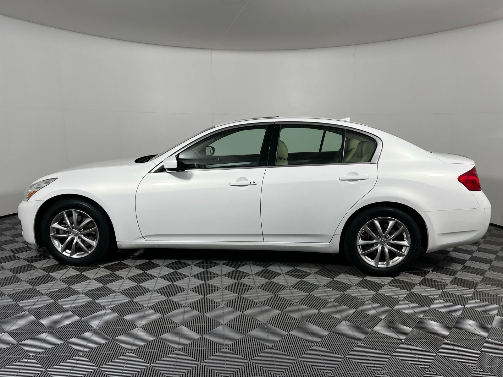 Thumbnail: 2009 INFINITI G37 - 8