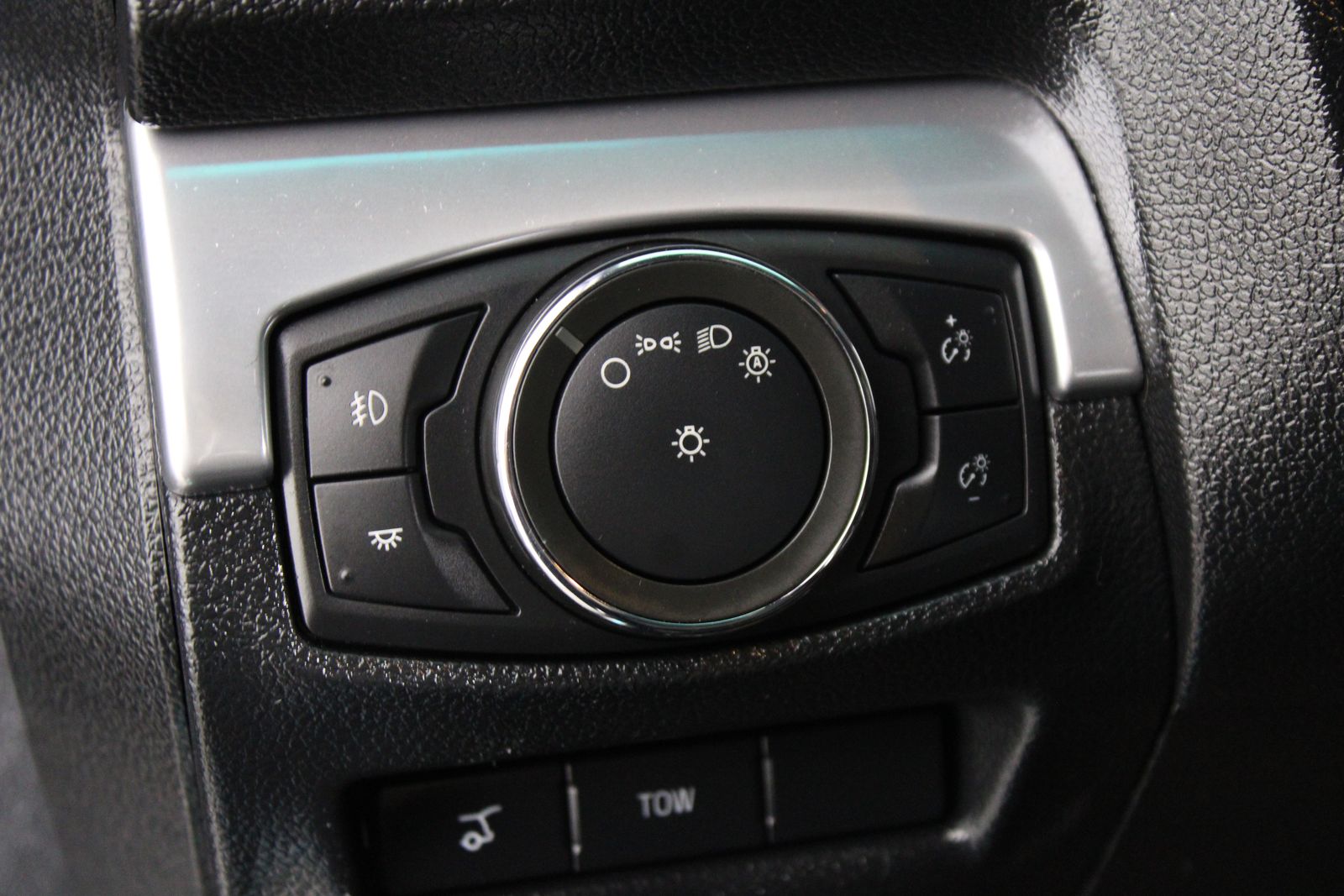Used 2016 Gray Ford Sport image 24