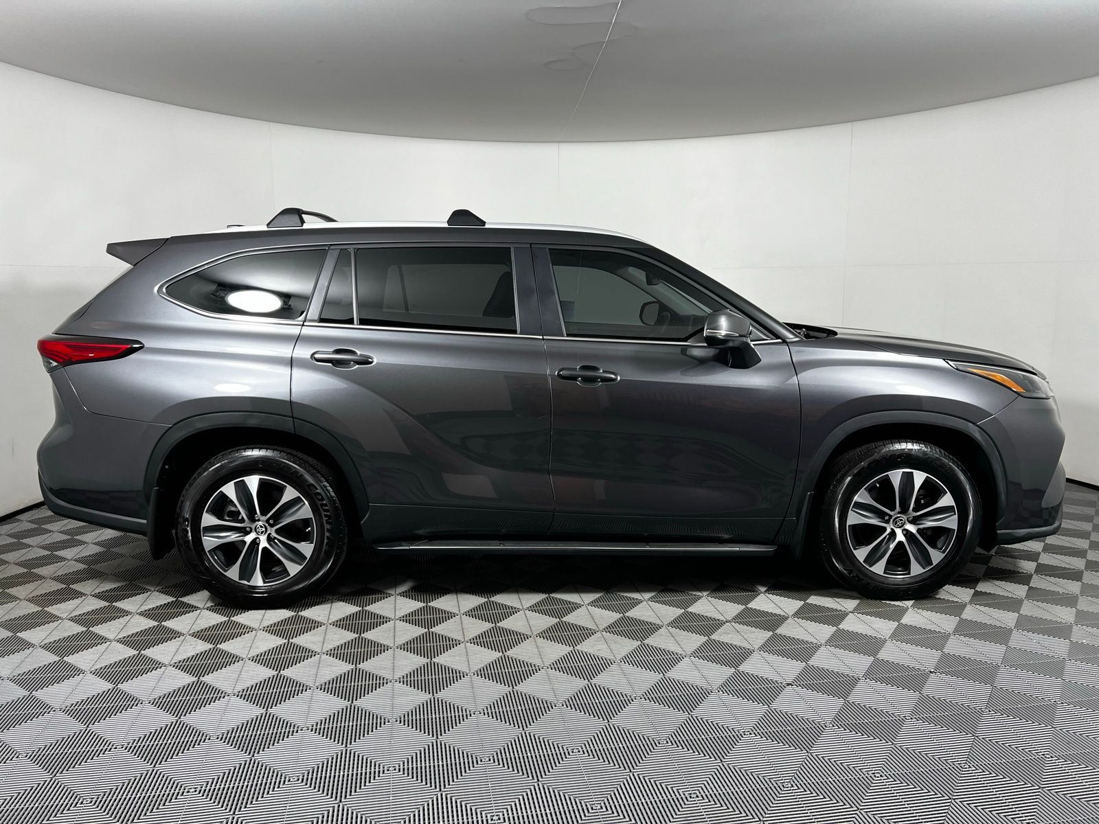 2023 Toyota Highlander XLE 12