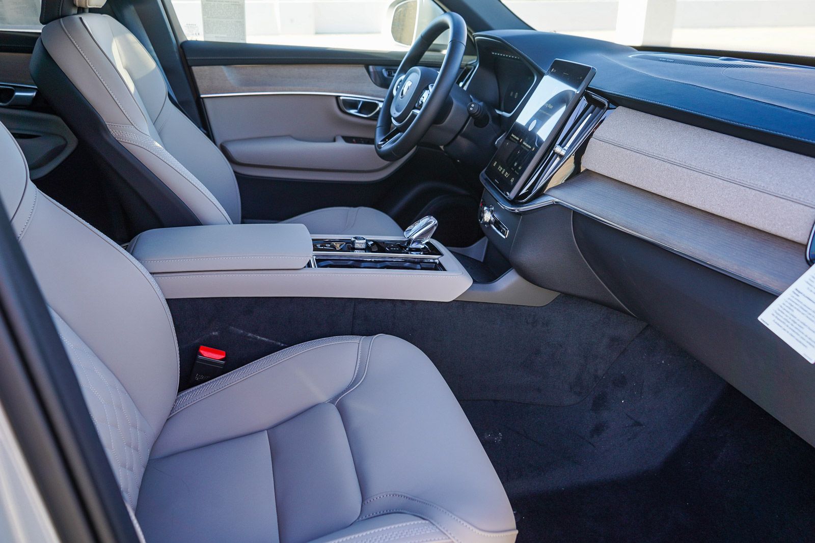2026 Volvo XC90 Plus - Photo 17