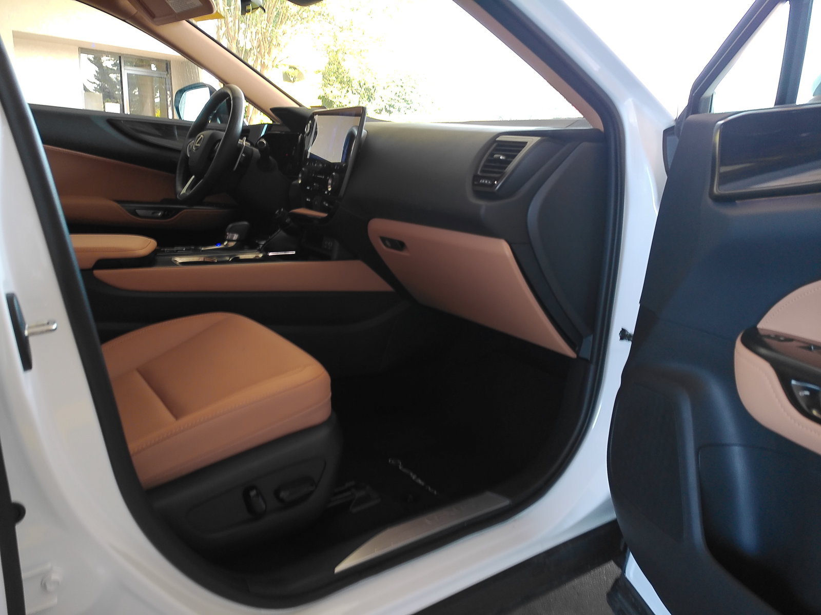 Used 2026 White Lexus 350h Premium image 27