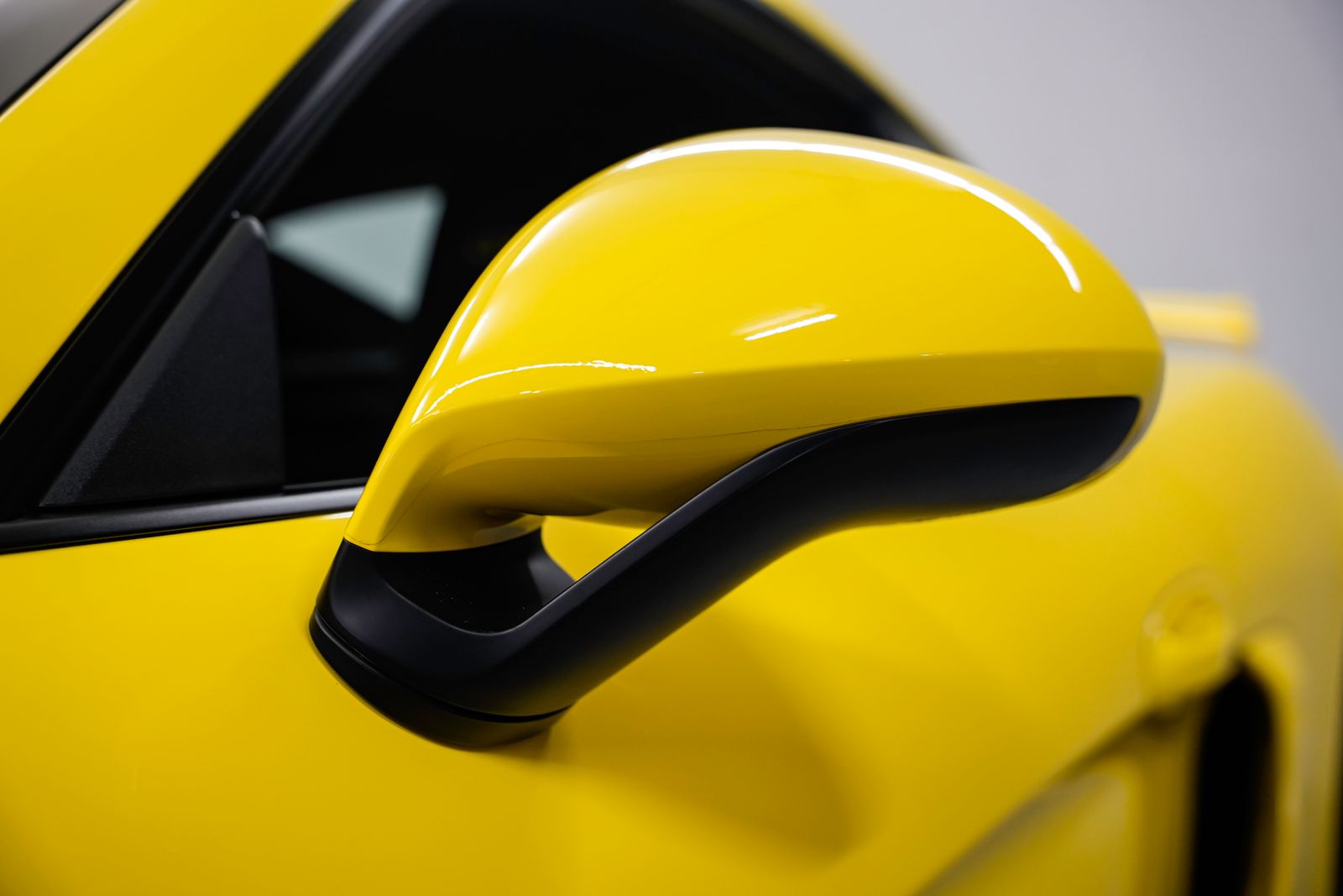 2016 Porsche Cayman GT4 — photo 33
