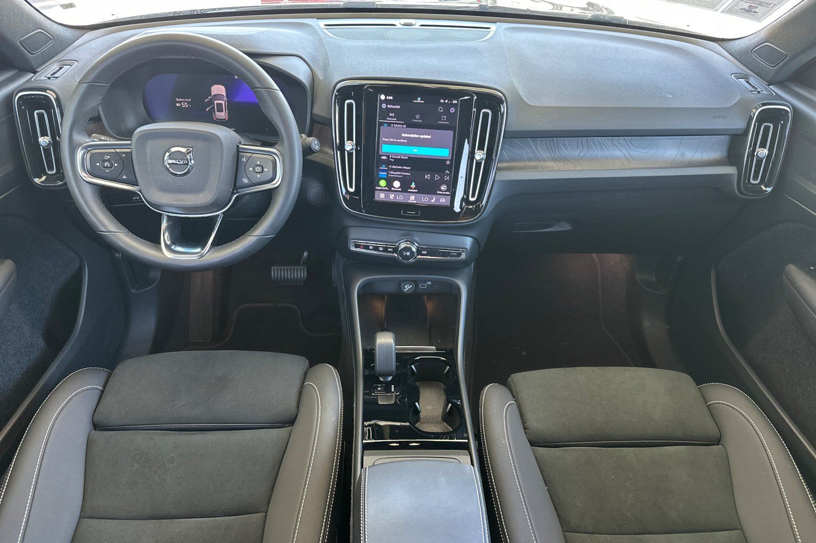 2023 Volvo XC40