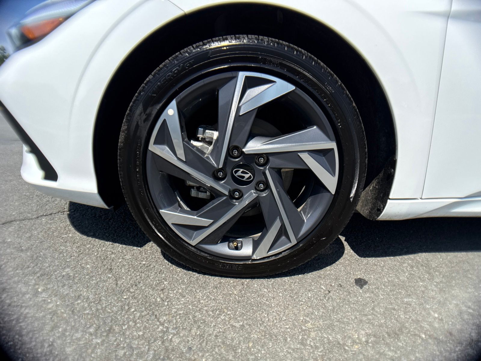 Used 2025 White Hyundai SEL Sport image 26