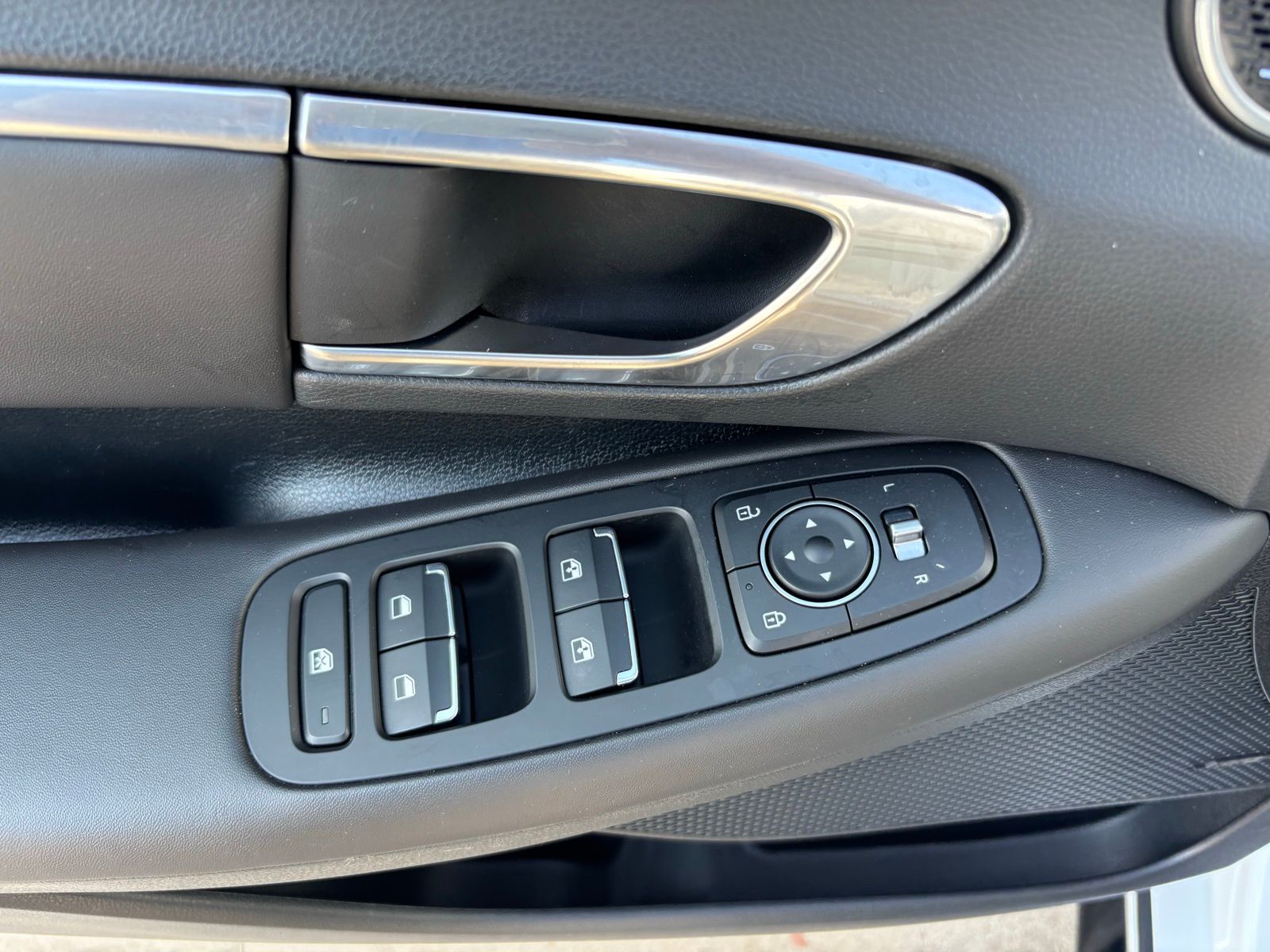 Used Car 2023 Hyundai Sonata Hybrid  Sel For Sale Under $25,000 In Austin, Texas