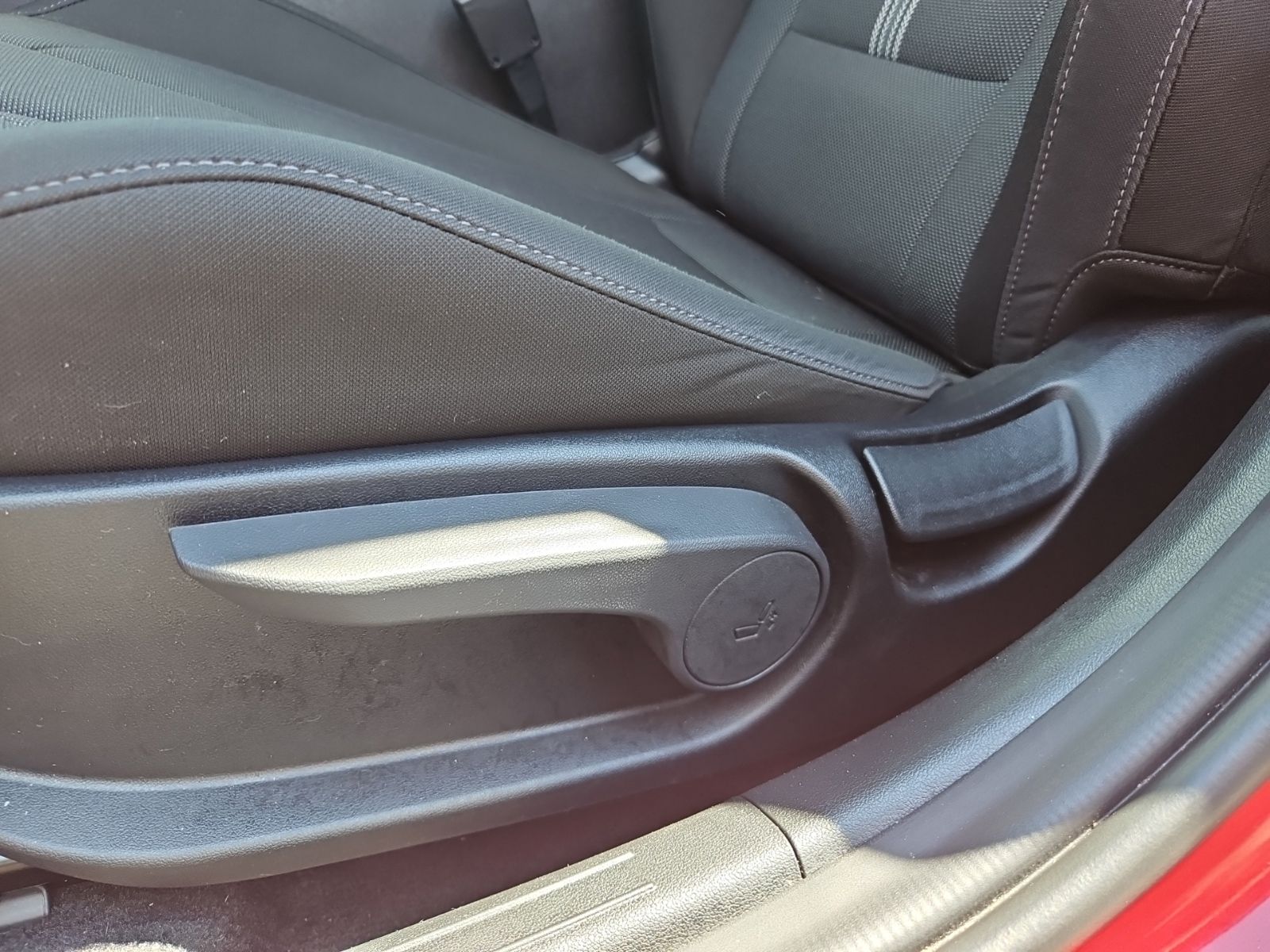 Used 2025 Red Hyundai SE image 19