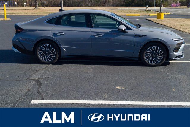 2025 Hyundai Sonata Hybrid SEL photo 4