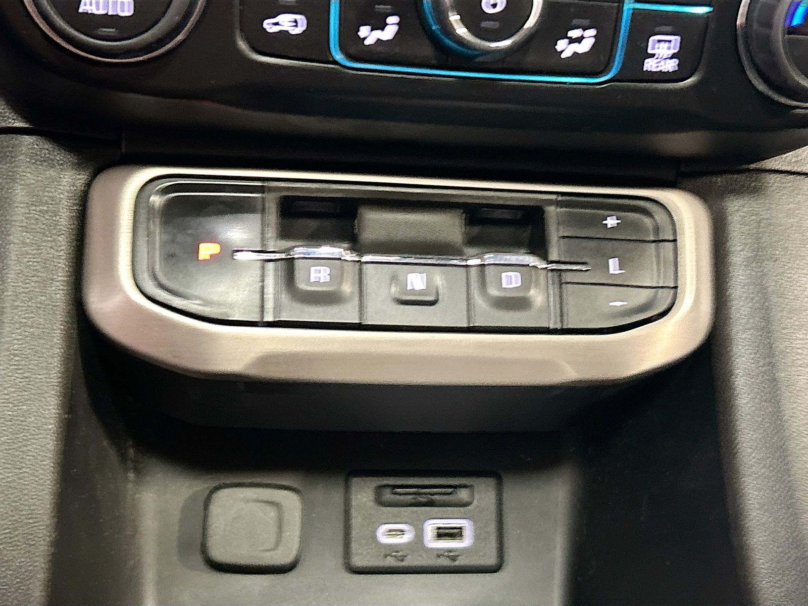 Used 2023 Silver GMC Denali image 17