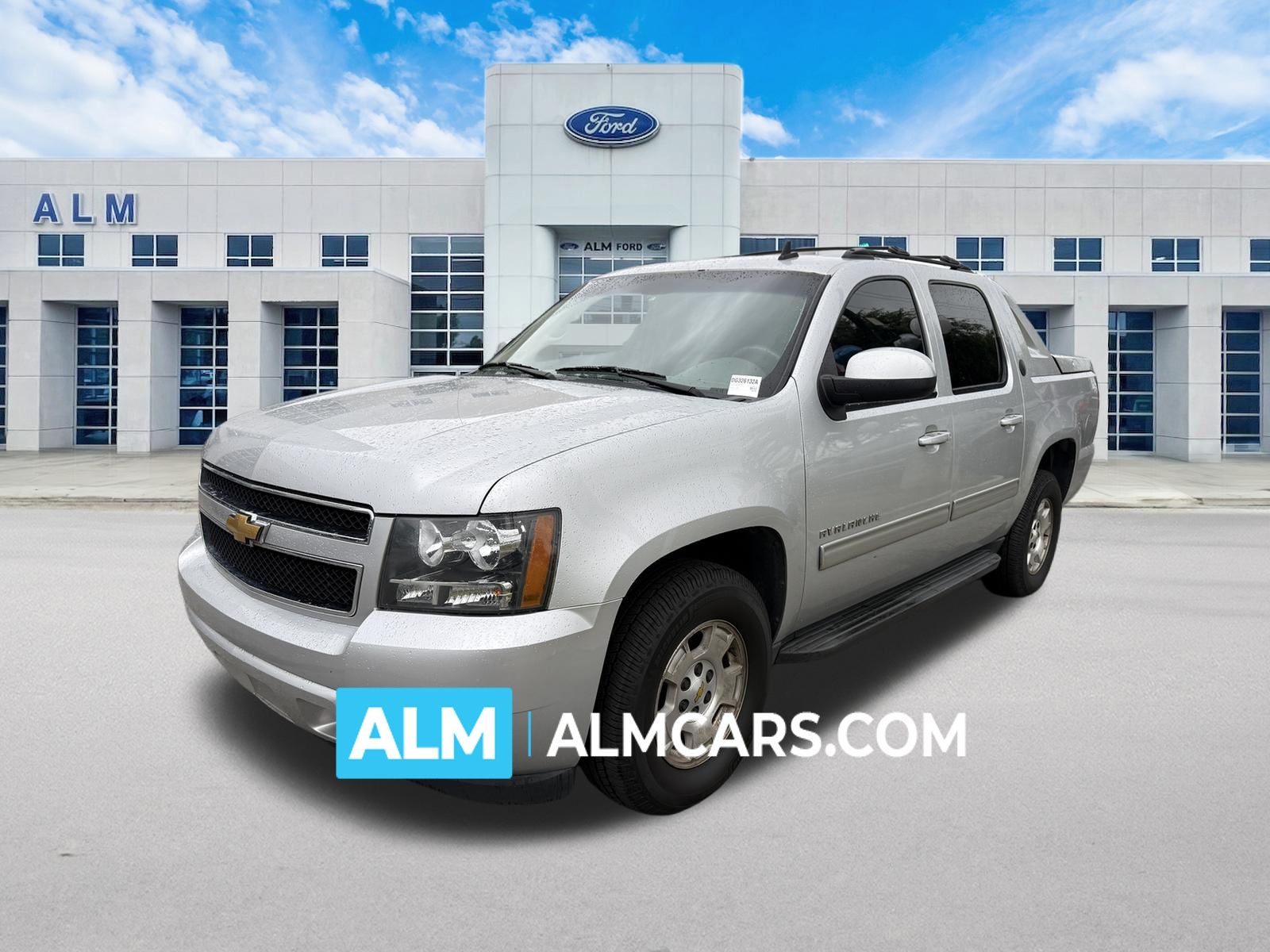 Silver Ice Metallic 2013 Chevrolet Avalanche Pickup Truck 4X2 6-Speed Automatic