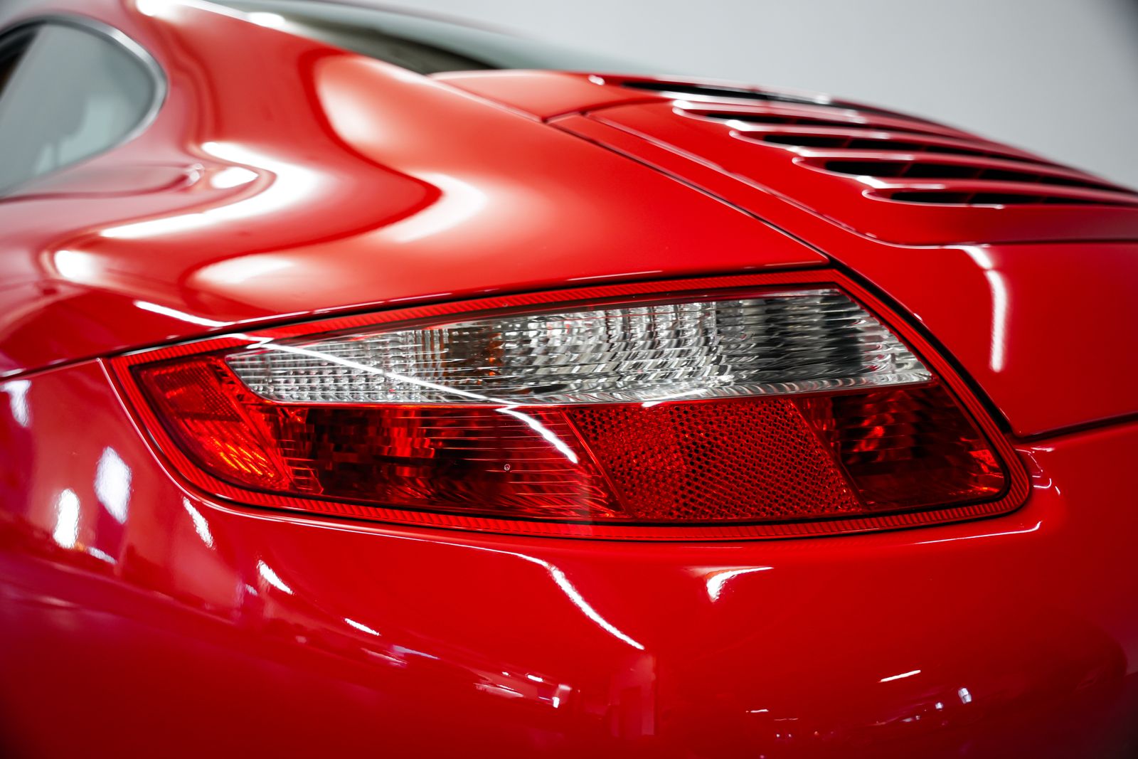 2005 Porsche 911 Carrera — photo 32