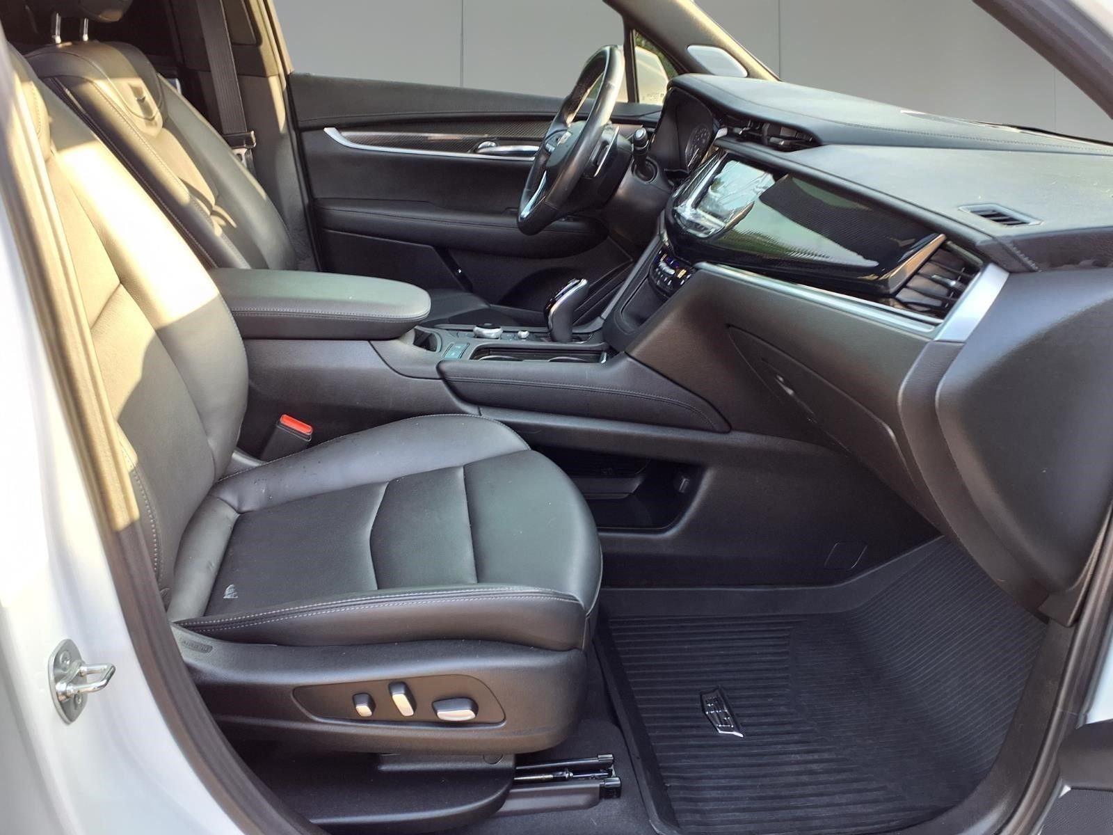 2024 Cadillac XT6 Sport White at Tom Peacock Cadillac