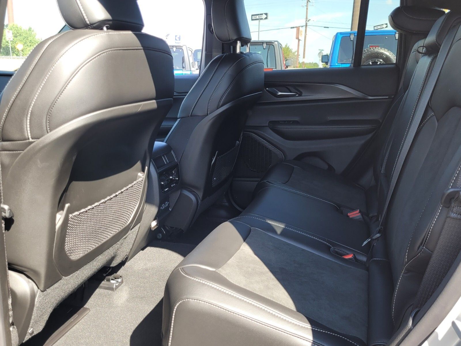 2025 Jeep Grand Cherokee Altitude X photo 4