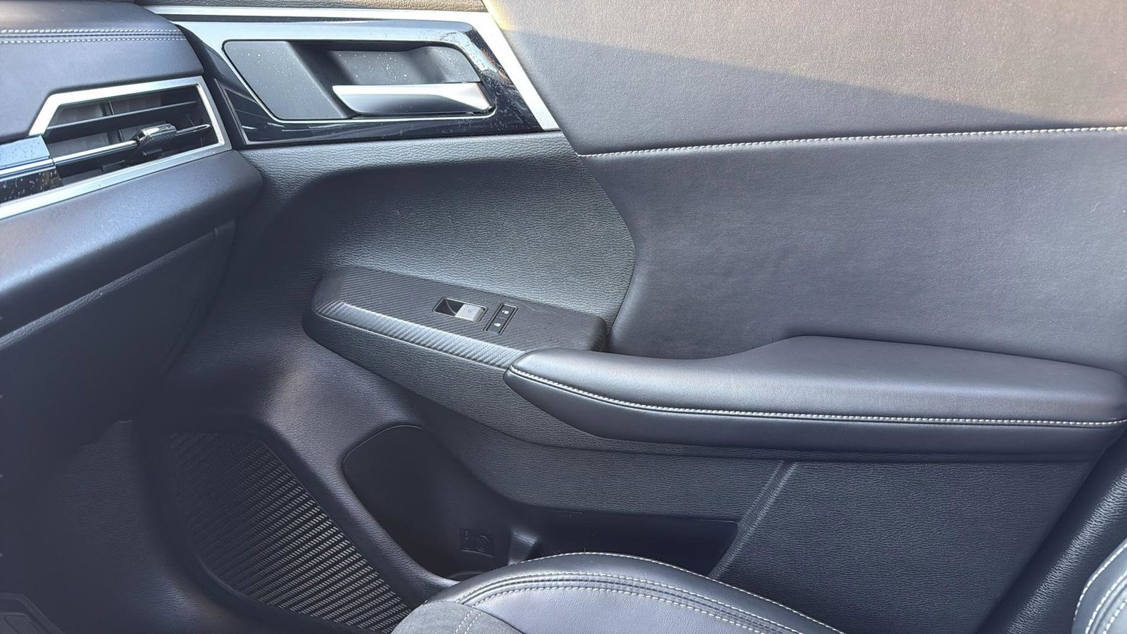 Used Car 2024 Mitsubishi Outlander  Se For Sale Under $25,000 In Austin, Texas