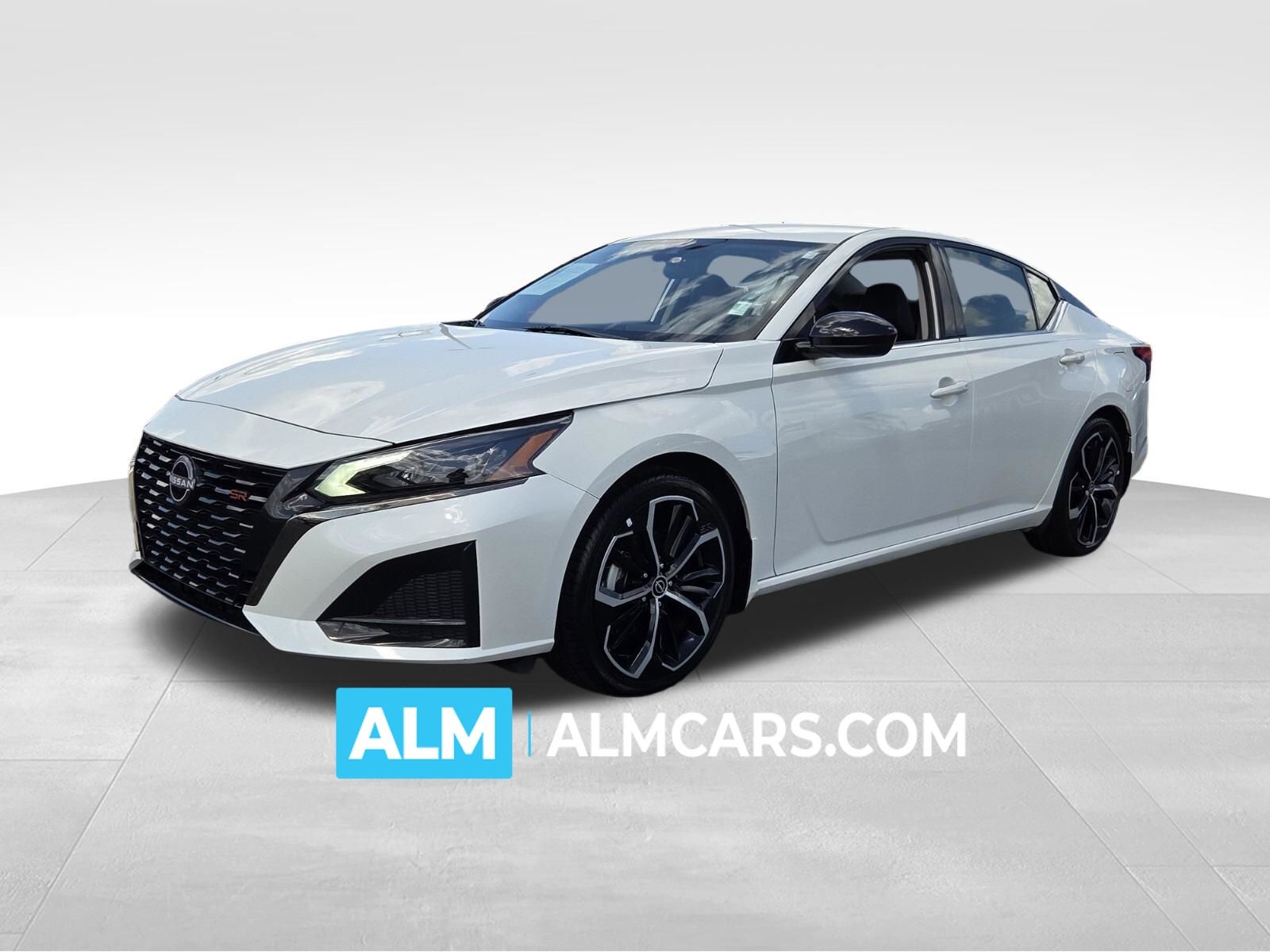 Pearl White Tricoat 2025 Nissan Altima 2.5 SR FWD Sedan Front-Wheel Drive Continuously Variable Transmission