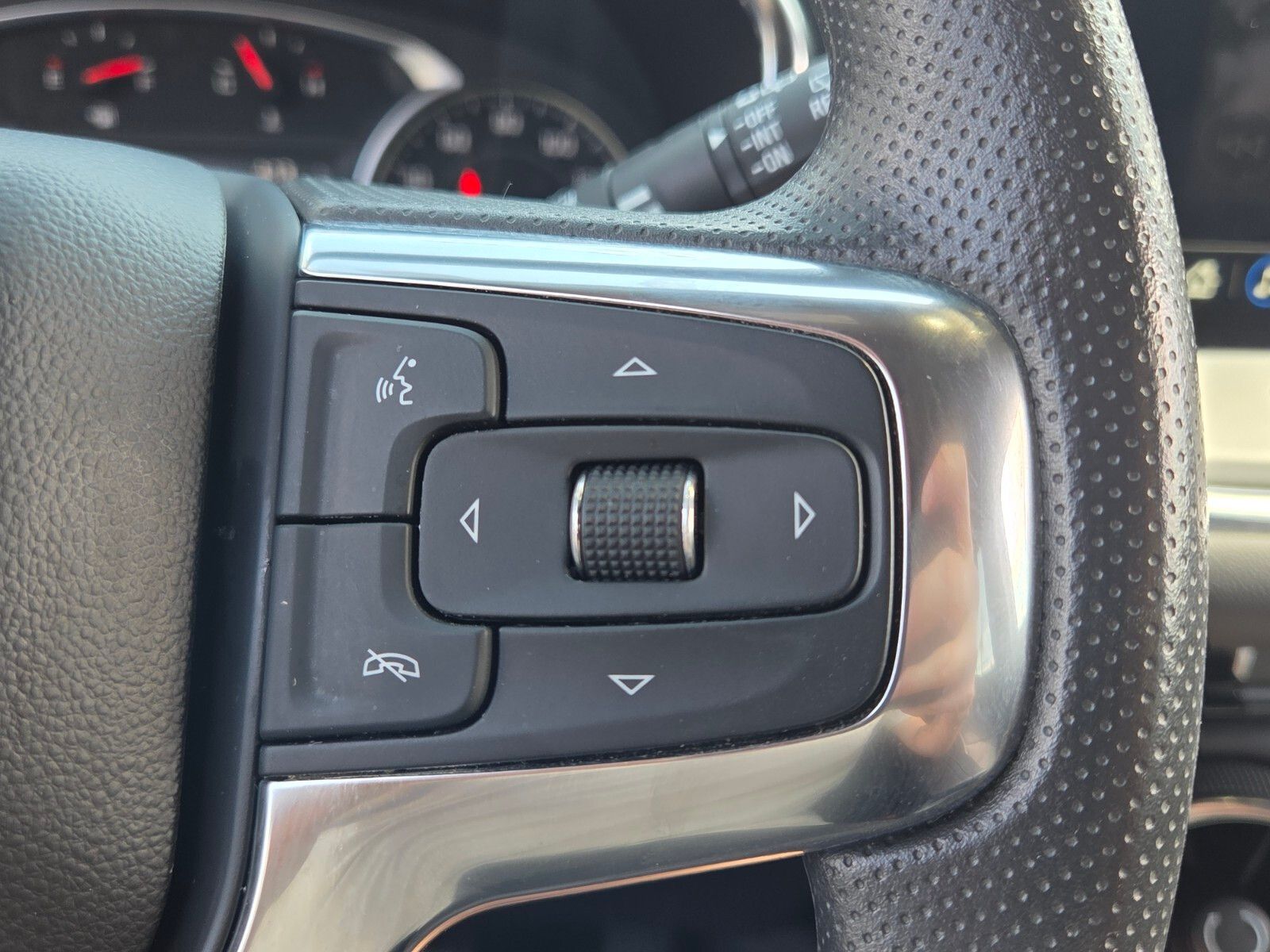 Used 2025 Gray Chevrolet LT image 24