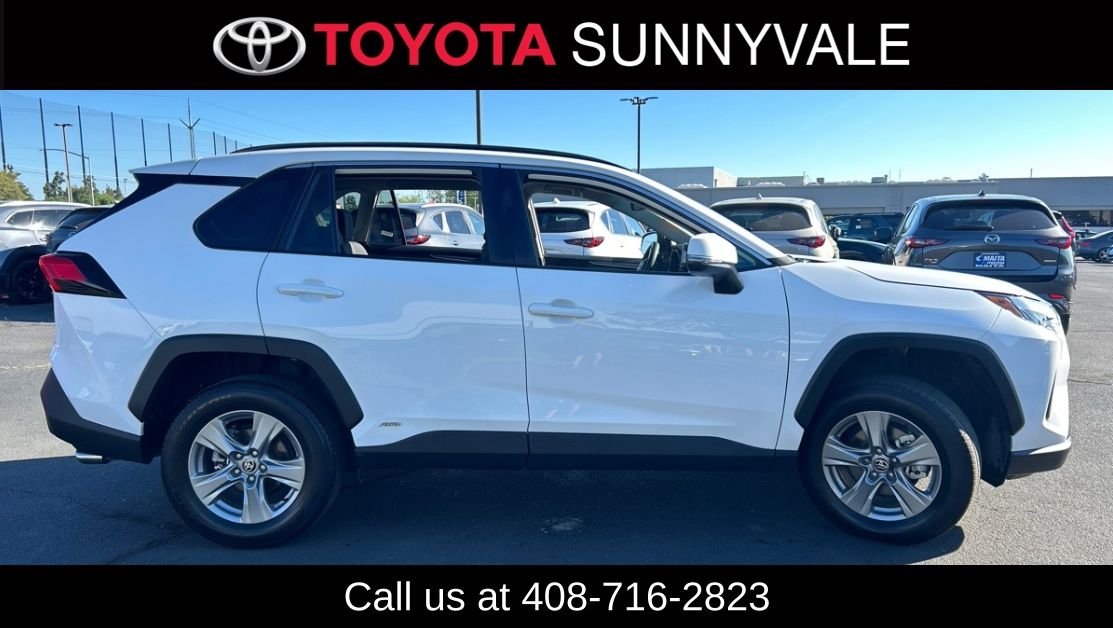 2022 Toyota RAV4 LE FWD's photo