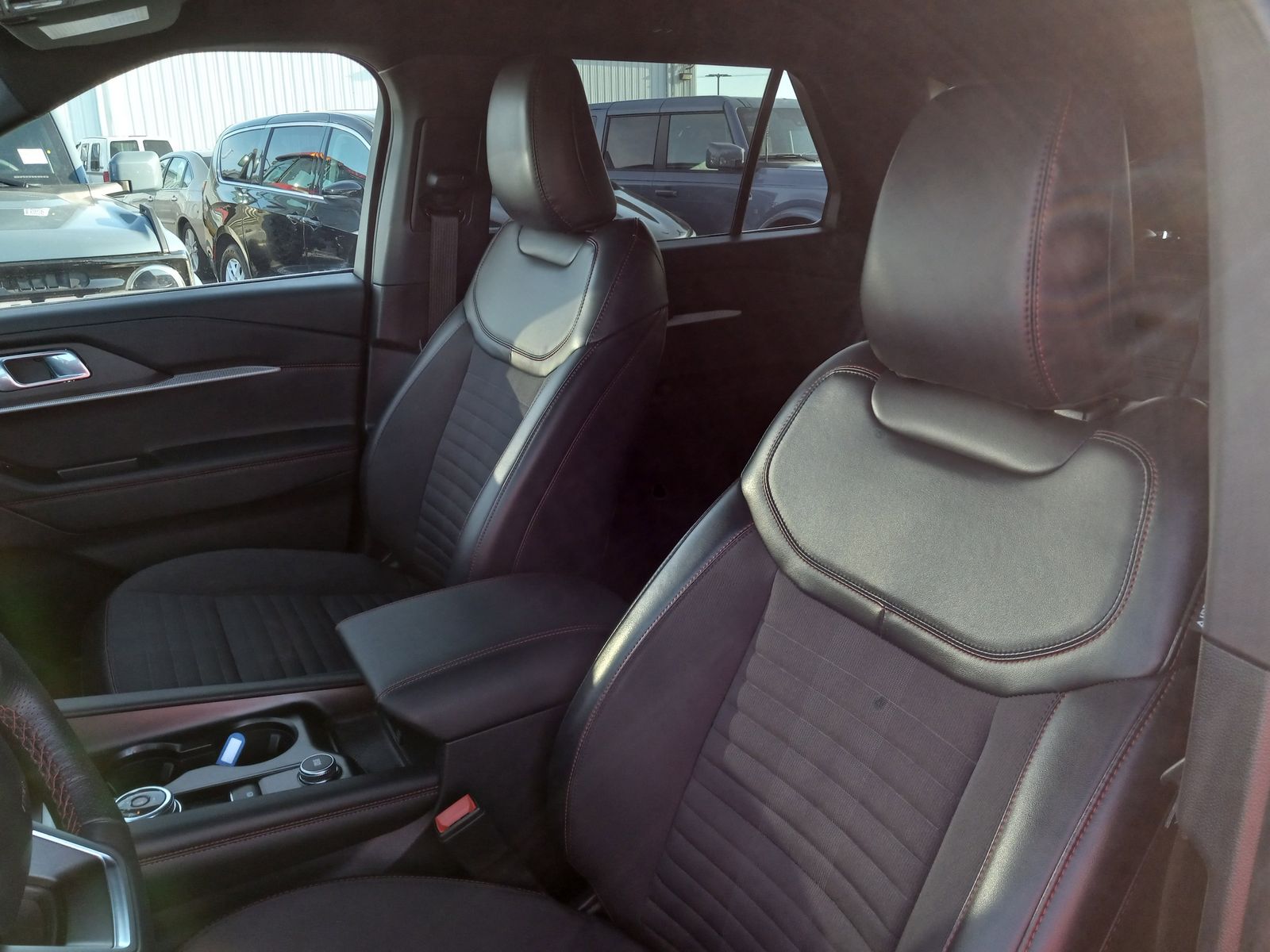 2025 Ford Explorer image 14