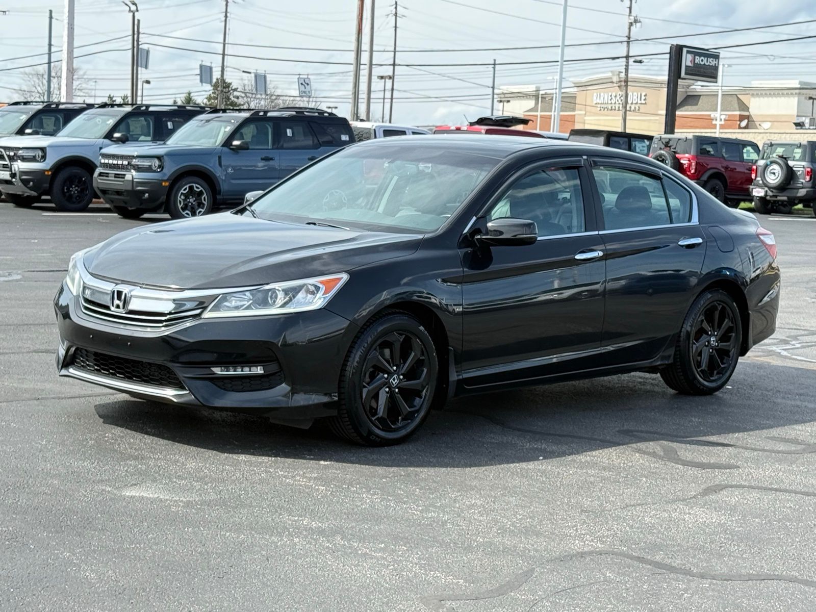 View vehicle photo 7