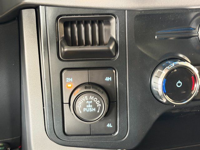 New 2026 Agate Black Metallic Ford XLT image 27