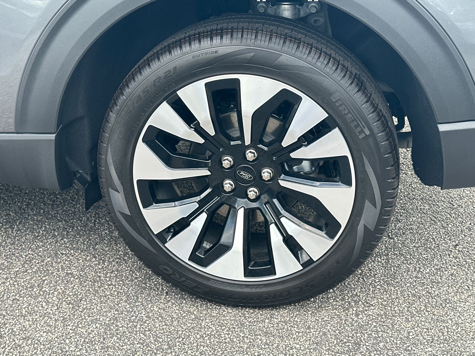 New 2026 Carbonized Gray Metallic Ford Platinum™ image 21