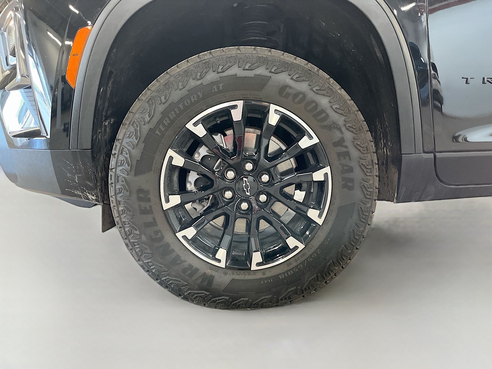 Used 2025 Black Chevrolet Z71 image 32