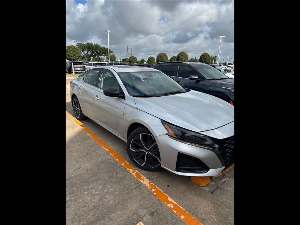 Brilliant Silver Metallic 2024 Nissan Altima Sedan All-Wheel Drive Continuously Variable Transmission