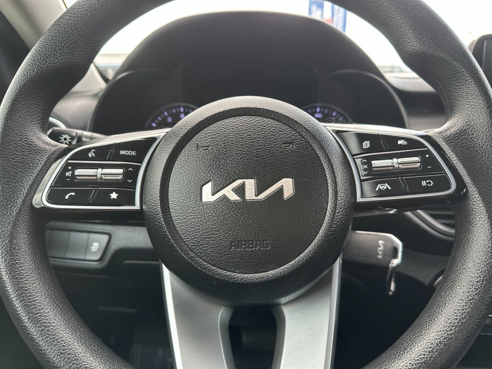 Used 2023 Red Kia LXS image 21