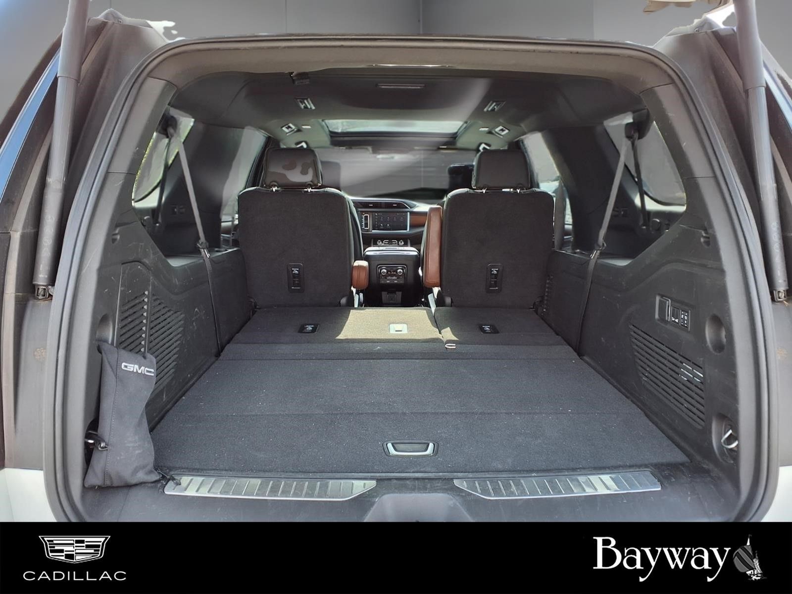 2024 GMC Yukon XL Denali Ultimate White at River Oaks CDJR